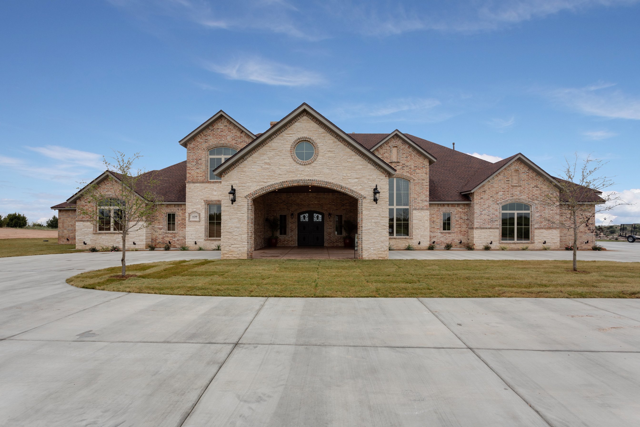 Large Texas home with spacious driveway and drive through